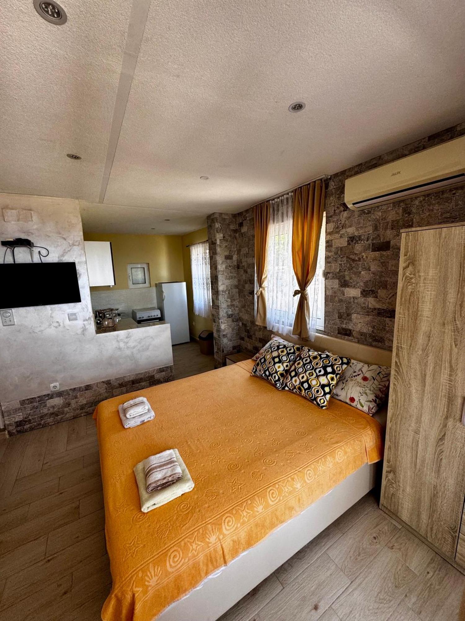 Apartments Tadic Петровац Экстерьер фото