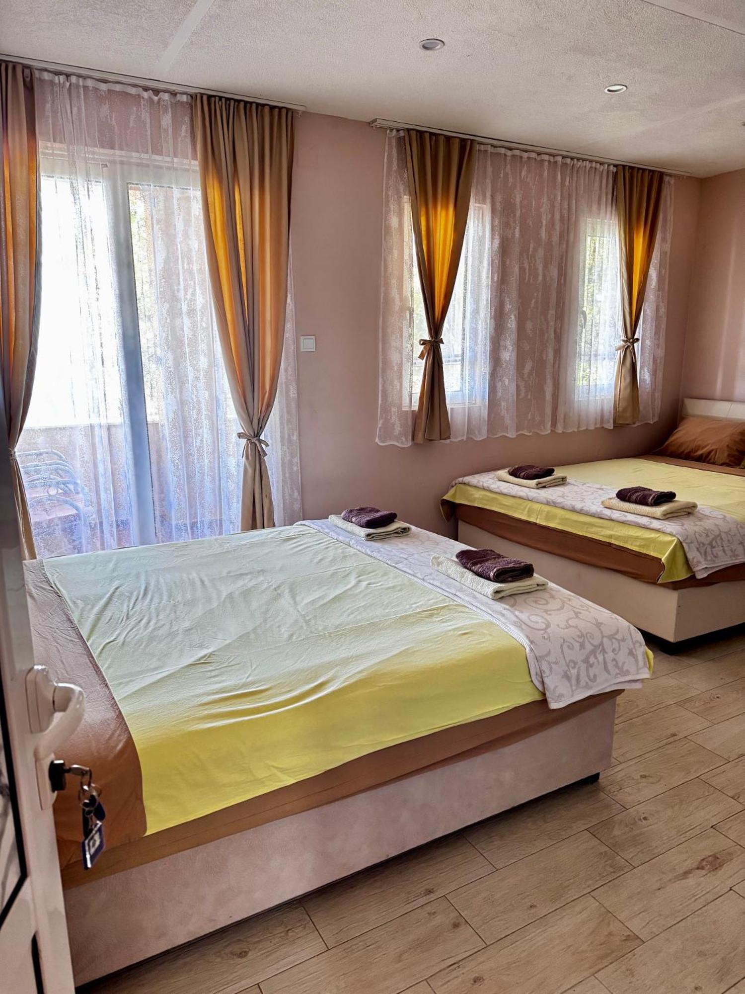 Apartments Tadic Петровац Экстерьер фото